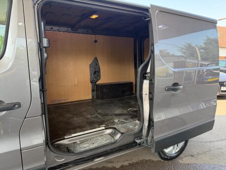 Renault Trafic 1.6 dCi 27 Sport Nav SWB Standard Roof Euro 6 5dr 28