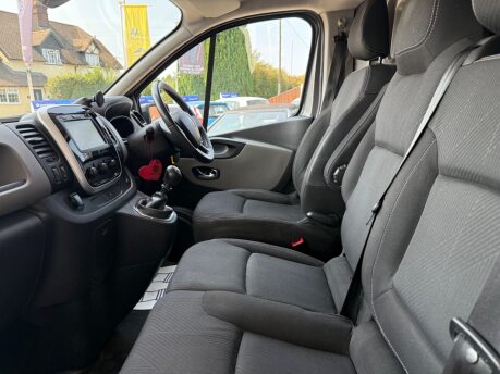 Renault Trafic 1.6 dCi 27 Sport Nav SWB Standard Roof Euro 6 5dr 26