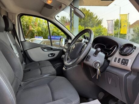 Renault Trafic 1.6 dCi 27 Sport Nav SWB Standard Roof Euro 6 5dr 24