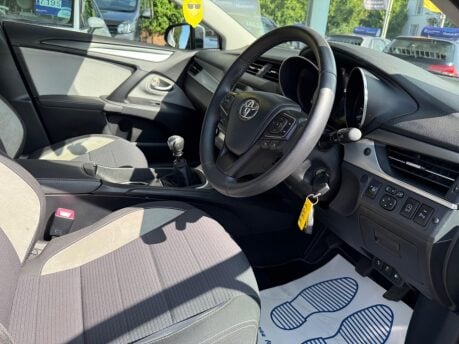 Toyota Avensis 2.0 D-4D Business Edition Touring Sports Euro 6 (s/s) 5dr 31