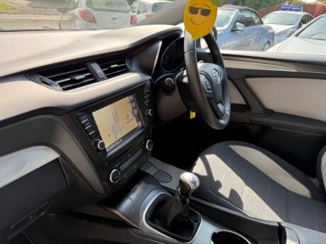 Toyota Avensis 2.0 D-4D Business Edition Touring Sports Euro 6 (s/s) 5dr 40