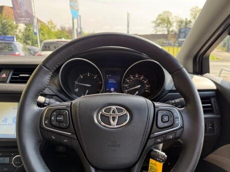 Toyota Avensis 2.0 D-4D Business Edition Touring Sports Euro 6 (s/s) 5dr 24