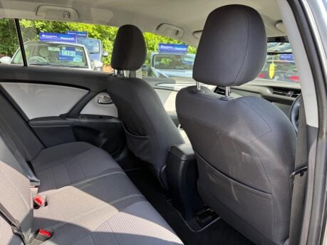 Toyota Avensis 2.0 D-4D Business Edition Touring Sports Euro 6 (s/s) 5dr 35