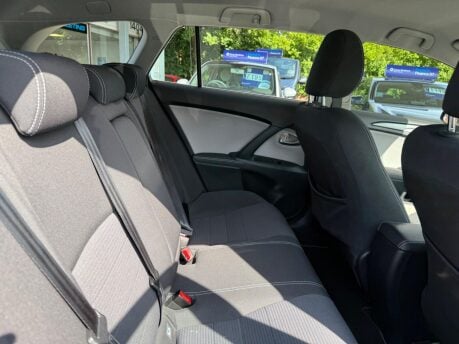 Toyota Avensis 2.0 D-4D Business Edition Touring Sports Euro 6 (s/s) 5dr 33