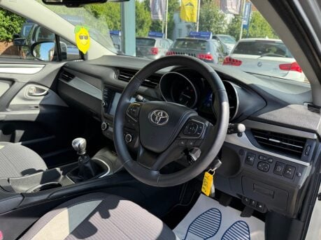Toyota Avensis 2.0 D-4D Business Edition Touring Sports Euro 6 (s/s) 5dr 32