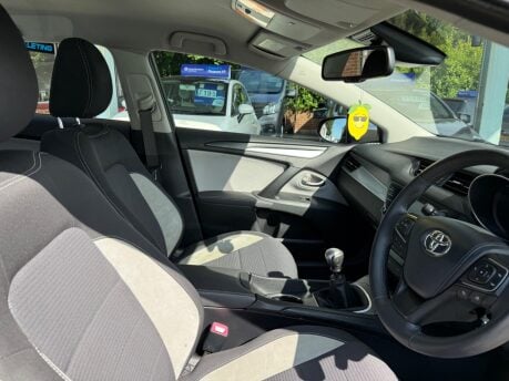 Toyota Avensis 2.0 D-4D Business Edition Touring Sports Euro 6 (s/s) 5dr 30