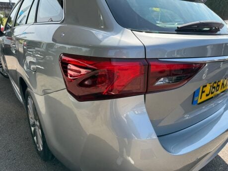 Toyota Avensis 2.0 D-4D Business Edition Touring Sports Euro 6 (s/s) 5dr 17