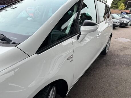 Vauxhall Zafira 2.0 CDTi SRi Euro 6 (s/s) 5dr 37