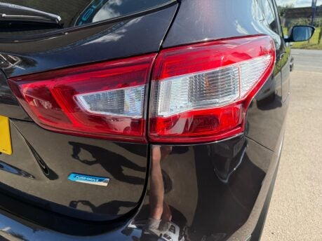 Nissan Qashqai 1.5 dCi Acenta Premium 2WD Euro 5 (s/s) 5dr 17