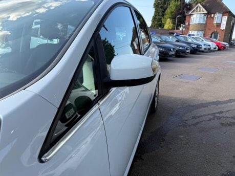 Ford C-Max 1.6 Zetec Euro 5 5dr 29