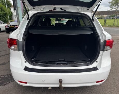 Toyota Avensis 2.0 D-4D TR Tourer Euro 5 5dr 34