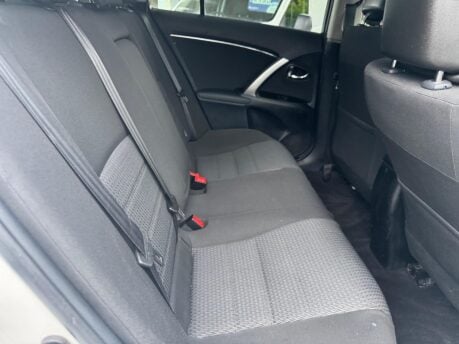 Toyota Avensis 2.0 D-4D TR Tourer Euro 5 5dr 29