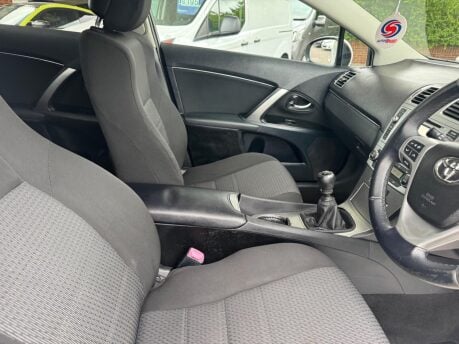 Toyota Avensis 2.0 D-4D TR Tourer Euro 5 5dr 27