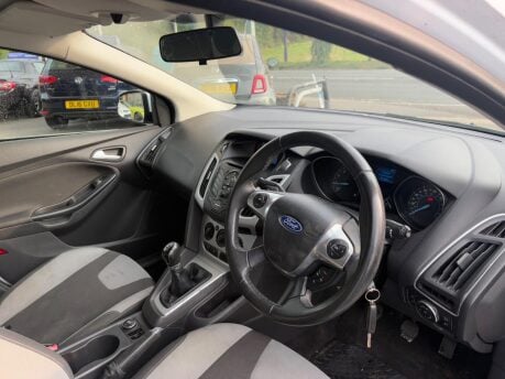 Ford Focus 1.6 Zetec Euro 5 5dr 3