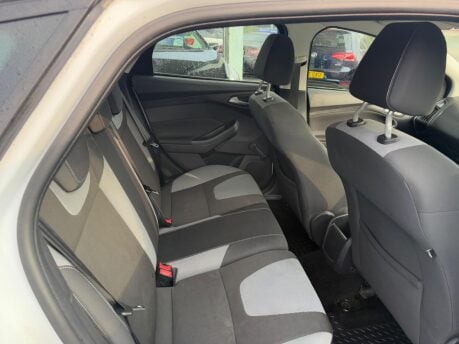 Ford Focus 1.6 Zetec Euro 5 5dr 6