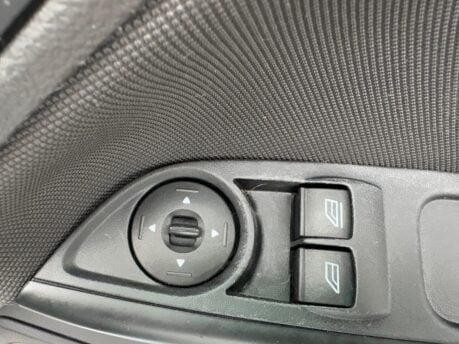 Ford Focus 1.6 TDCi Zetec Navigator Euro 5 (s/s) 5dr 23
