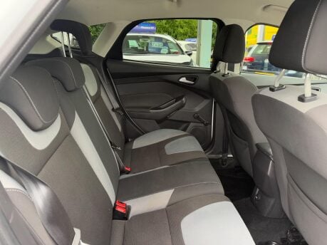 Ford Focus 1.6 TDCi Zetec Navigator Euro 5 (s/s) 5dr 19