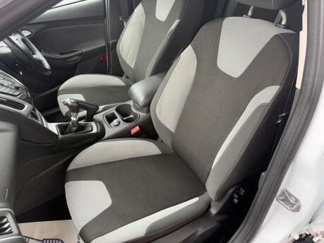 Ford Focus 1.6 TDCi Zetec Navigator Euro 5 (s/s) 5dr 33