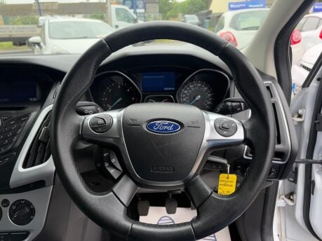 Ford Focus 1.6 TDCi Zetec Navigator Euro 5 (s/s) 5dr 32