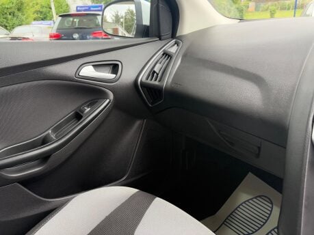 Ford Focus 1.6 TDCi Zetec Navigator Euro 5 (s/s) 5dr 24