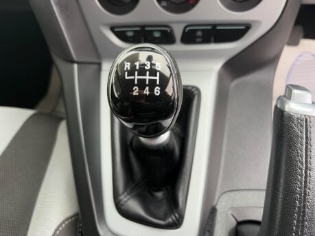 Ford Focus 1.6 TDCi Zetec Navigator Euro 5 (s/s) 5dr 16