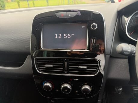 Renault Clio 0.9 TCe Iconic Euro 6 (s/s) 5dr 11