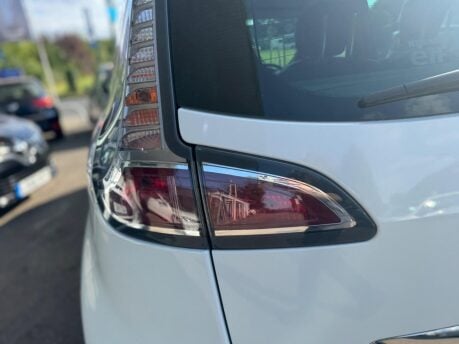 Renault Scenic 1.5 dCi Dynamique Nav Euro 6 (s/s) 5dr 12
