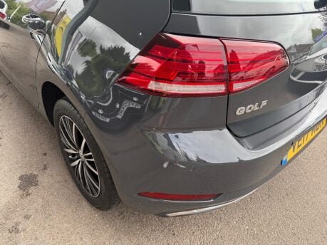 Volkswagen Golf 1.6 TDI BlueMotion Tech SE Nav Euro 6 (s/s) 5dr 17