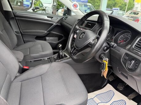 Volkswagen Golf 1.6 TDI BlueMotion Tech SE Nav Euro 6 (s/s) 5dr 32