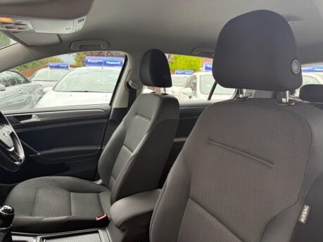 Volkswagen Golf 1.6 TDI BlueMotion Tech SE Nav Euro 6 (s/s) 5dr 38
