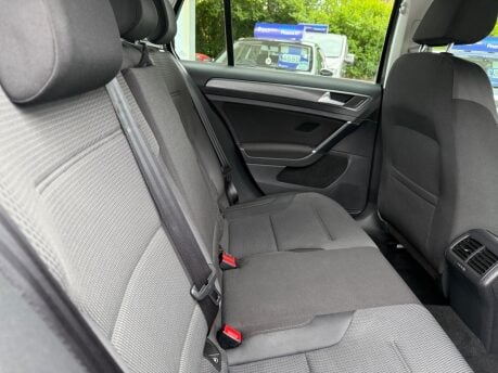 Volkswagen Golf 1.6 TDI BlueMotion Tech SE Nav Euro 6 (s/s) 5dr 34