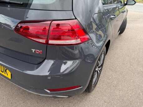 Volkswagen Golf 1.6 TDI BlueMotion Tech SE Nav Euro 6 (s/s) 5dr 18