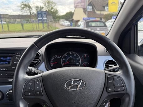 Hyundai i10 1.0 Premium Euro 5 5dr 11