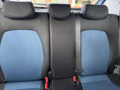 Hyundai i10 1.0 Premium Euro 5 5dr 9