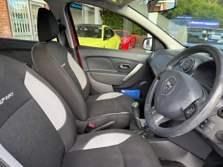Dacia Sandero Stepway 0.9 TCe Laureate Euro 5 5dr 15