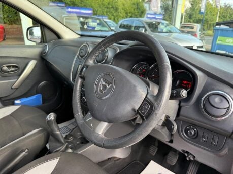 Dacia Sandero Stepway 0.9 TCe Laureate Euro 5 5dr 24