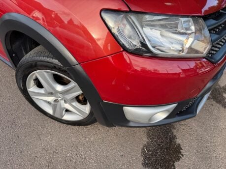Dacia Sandero Stepway 0.9 TCe Laureate Euro 5 5dr 28