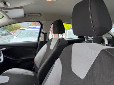 Ford Focus 1.6 Zetec Euro 5 5dr 39