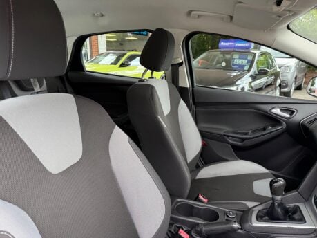 Ford Focus 1.6 Zetec Euro 5 5dr 23