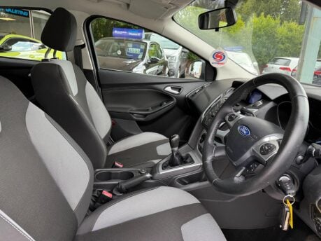 Ford Focus 1.6 Zetec Euro 5 5dr 22