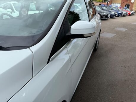 Ford Focus 1.6 Zetec Euro 5 5dr 34