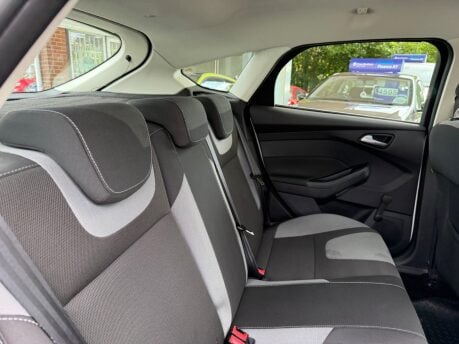 Ford Focus 1.6 Zetec Euro 5 5dr 26