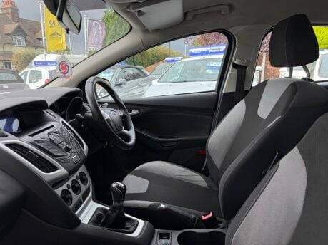 Ford Focus 1.6 Zetec Euro 5 5dr 38