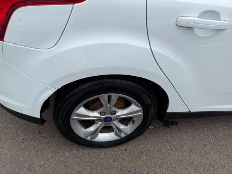 Ford Focus 1.6 Zetec Euro 5 5dr 30