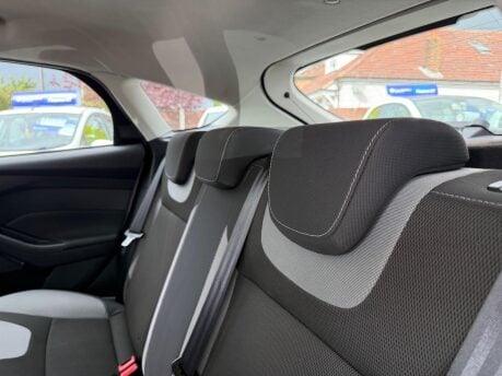 Ford Focus 1.6 Zetec Euro 5 5dr 27