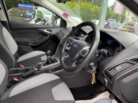 Ford Focus 1.6 Zetec Euro 5 5dr 21