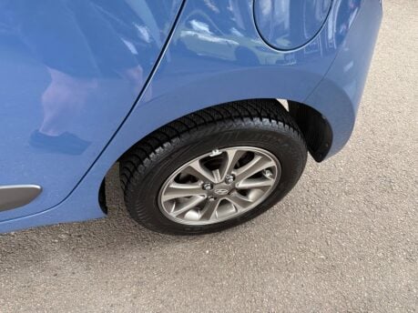 Hyundai i10 1.0 Premium Euro 5 5dr 27