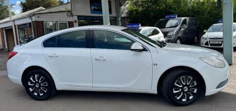 Vauxhall Insignia 2.0 CDTi ecoFLEX Exclusiv Euro 5 (s/s) 5dr 8