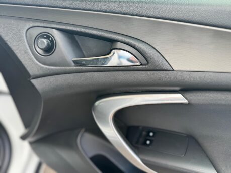 Vauxhall Insignia 2.0 CDTi ecoFLEX Exclusiv Euro 5 (s/s) 5dr 12