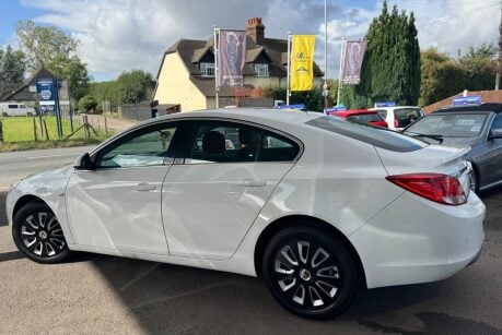 Vauxhall Insignia 2.0 CDTi ecoFLEX Exclusiv Euro 5 (s/s) 5dr 4